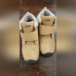 Keen big kids size 5 shoes